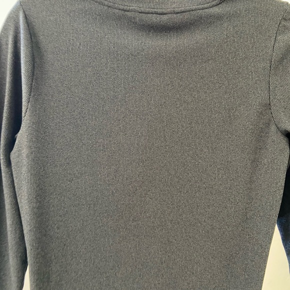 Athleta gray long sleeve top - Size Medium - Picture 6 of 8